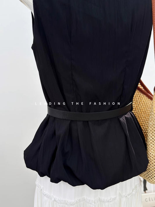 ノースリーブのシャツA sleeveless shirt