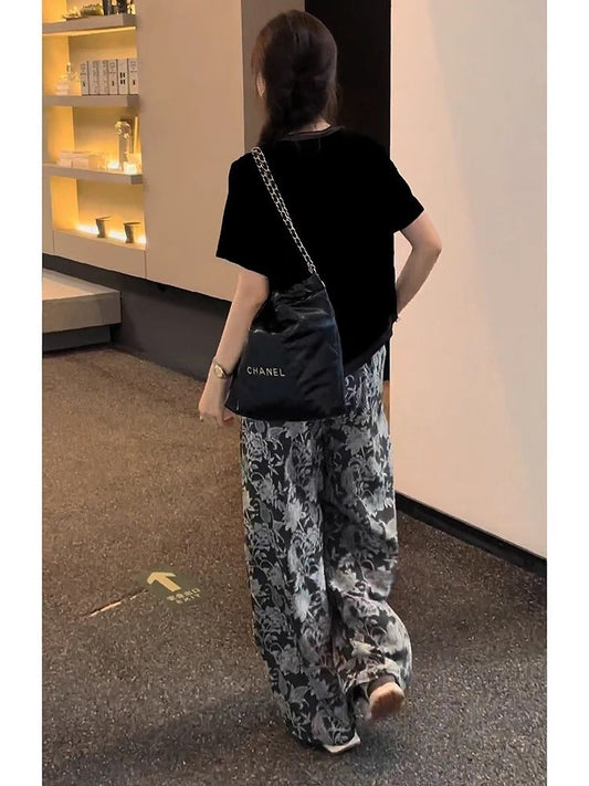 レトロ柄のストレートパンツですStraight pants with retro patterns.