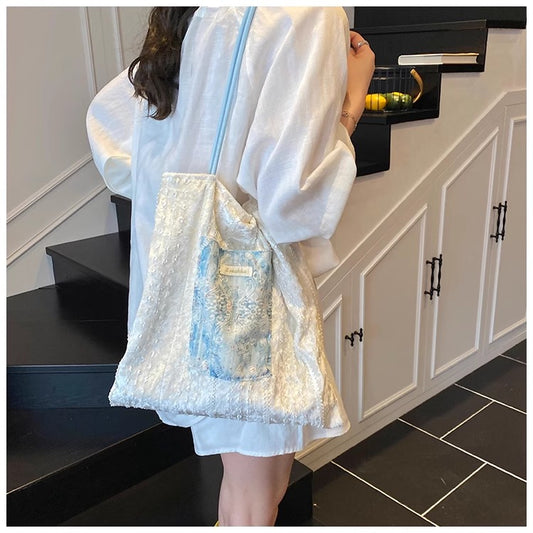 韓国系の小粋なベルベットのショルダーバッグですKorean-style fresh and light velvet single-shoulder bag
