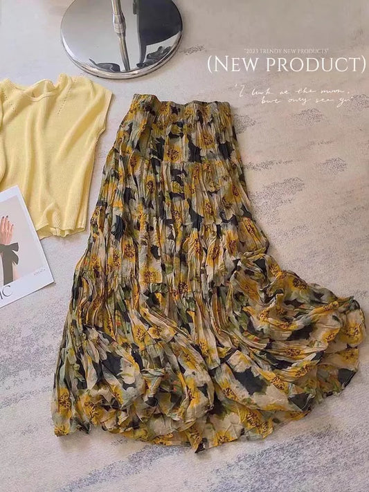 花柄の黄色のスカートですA yellow floral skirt.