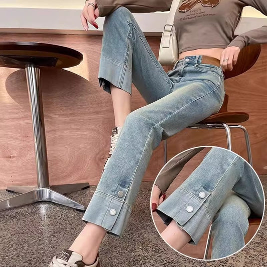 ライトブルーのスリムバージョンのスモークジーンズですLight blue narrow cigarette tube jeans