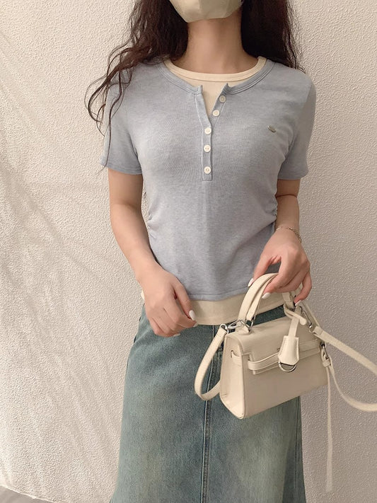 甘い丸首の半袖TシャツですShort-sleeved T-shirt