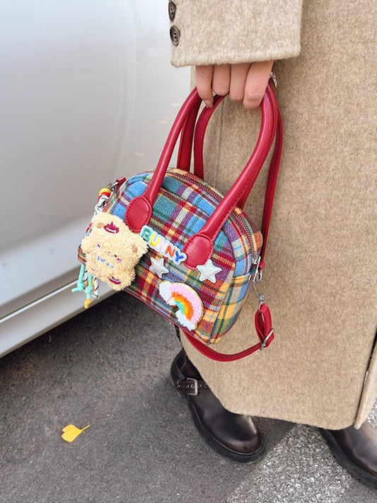 チェック柄の貝殻バッグカジュアルなショルダーバッグが登場しましたNew fashionable checkered fabric shell bag and casual single-shoulder crossbody bag