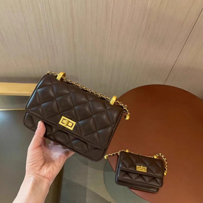 高級感のあるおしゃれなショルダーバッグですHigh-end texture and fashionable single-shoulder small square bag