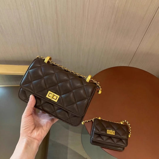 高級感のあるおしゃれなショルダーバッグですHigh-end texture and fashionable single-shoulder small square bag