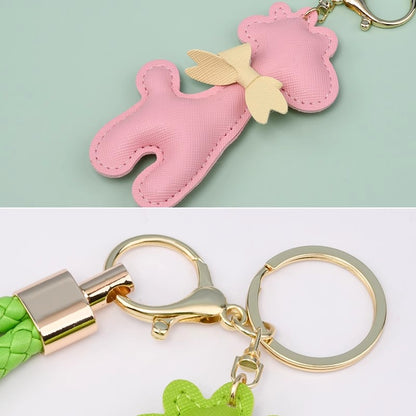 子鹿の革張りキーホルダーですLeather cotton-filled deer key