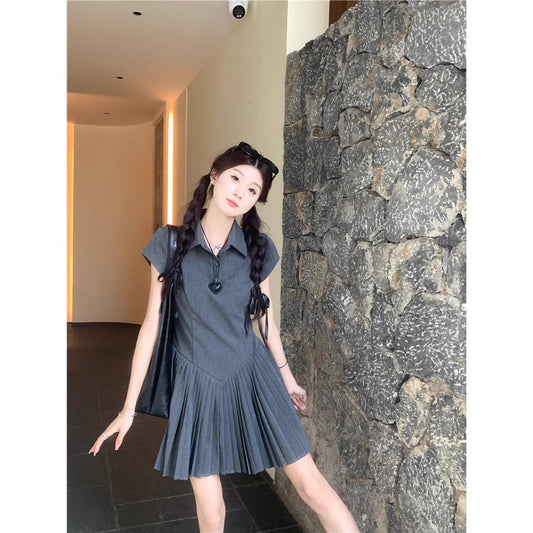 プリーツのブラウスワンピースですpleated shirt dress