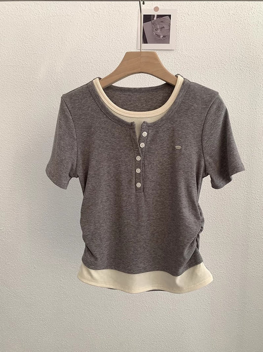 甘い丸首の半袖ですRound neck and short sleeves