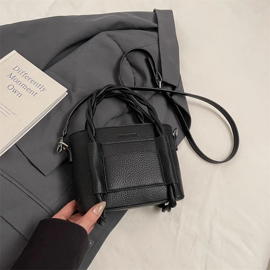 ライチ柄のプチバッグですA versatile small bag in lychee pattern