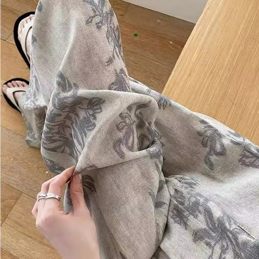 レトロなプリントのワイドパンツですWide pants with retro prints.