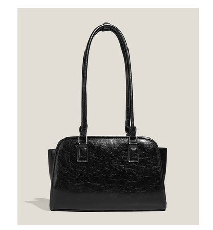 洋風な通勤用ショルダーバッグですStylish and versatile commuting shoulder bag