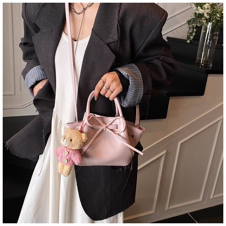 最新ファッションのリボントートバッグですNew trendy and fashionable bow tote bag
