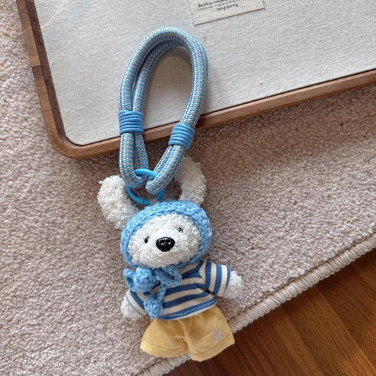 カラフルなひものニット帽のクマさんですLittle bear with colorful rope and woolen hat