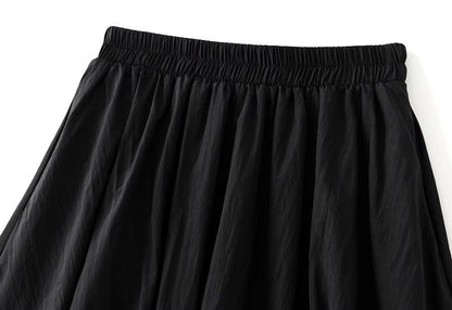 黒いつぼみのスカートですIt's a black bud skirt.