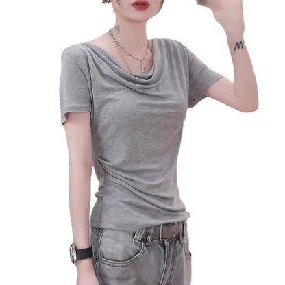 背中の見えるレースのブラウスLace backless top in the middle of the base shirt