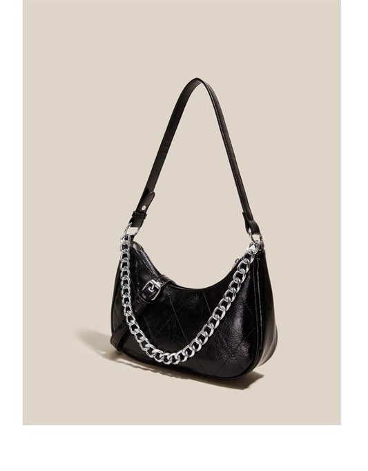 オールマイティーなクレセントバッグニッチな軽いショルダーバッグですA versatile crescent-shaped bag, a niche and light luxury single-shoulder crossbody bag