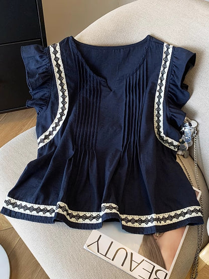 フリル付きのノースリーブシャツA sleeveless shirt with frills