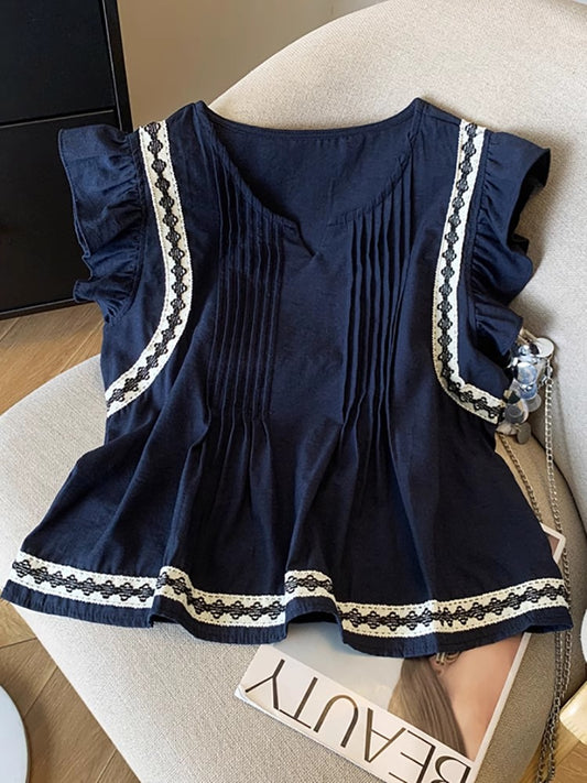 フリル付きのノースリーブシャツA sleeveless shirt with frills