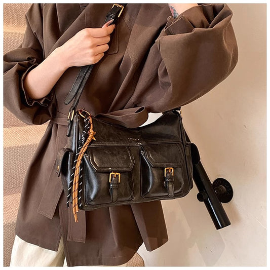 レトロな通勤用ショルダーバッグですFashionable and retro commuting crossbody bag