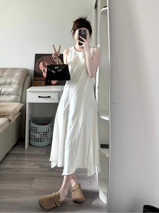 ノースリーブのベストワンピースSleeveless vest dress