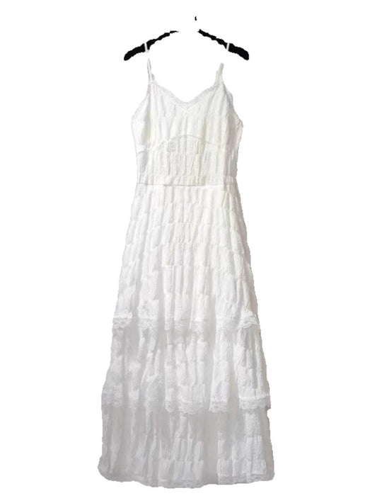 フレンチホワイトのキャミソールワンピースですFrench white strappy dress