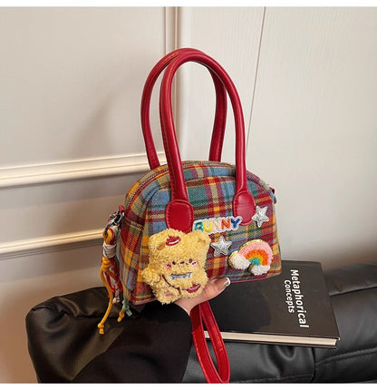 チェック柄の貝殻バッグカジュアルなショルダーバッグが登場しましたNew fashionable checkered fabric shell bag and casual single-shoulder crossbody bag