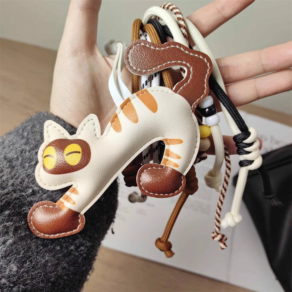 かわいい革張りの猫の動物飾りですCute leather little cat animal pendant