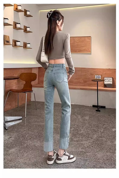 ライトブルーのスリムバージョンのスモークジーンズですLight blue narrow cigarette tube jeans