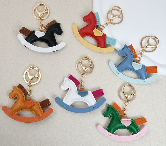 馬の革飾りをぶら下げますShake the horse leather pendant